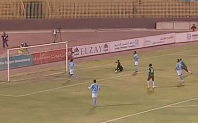 Un video en YouTube muestra una insólita jugada en el fútbol de Jordania durante el encuentro entre los clásicos rivales Al-Wehdat y Al-Faisasly.