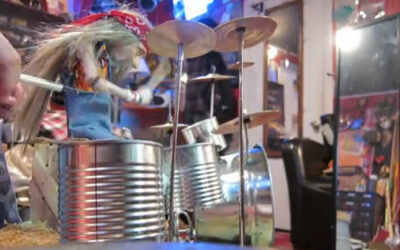 YouTube: mira cómo toca la batería esta marioneta