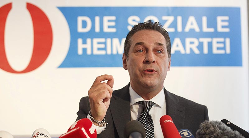 VI11 VIENA (AUSTRIA) 08/06/2016.- El líder del Partido Liberal de Austria (FPÖ), Heinz Christian Strache, ofrece una rueda de prensa en Viena (Austria) hoy, 8 de junio de 2016. El derechista Partido Liberal de Austria (FPÖ) impugnó hoy oficialmente el resultado de la segunda vuelta de las elecciones presidenciales del pasado 22 de mayo en las que su candidato, Norbert Hofer, perdió por apenas 30.000 votos contra el ecologista Alexander Van der Bellen, informa la agencia APA. EFE/Florian Wieser